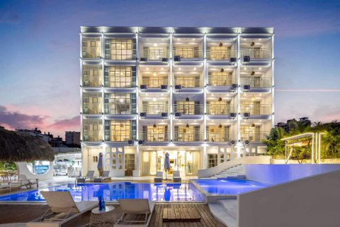 木筑泳池精选度假酒店(三亚湾凤凰国际机场店)