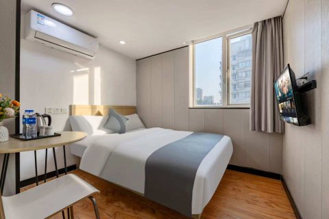 逸方酒店(广州上下九步行街陈家祠地铁站店)