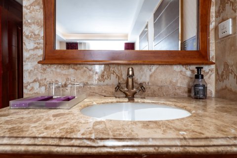 铂纳瑞丁国际酒店(鹤鸣大道店)