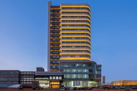 大连火车站亚朵酒店