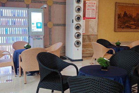 丽豪大饭店(贵阳黔灵山公园紫林庵地铁站店)