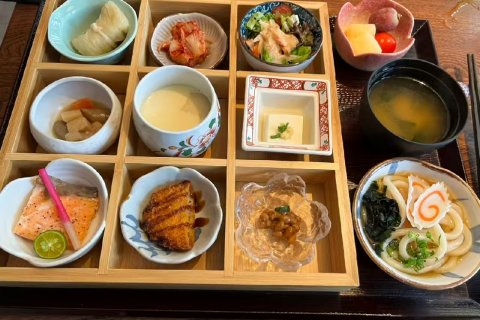 临潼蓝海阳酒店(西安华清池地铁站店)