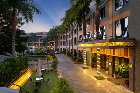 弥勒绿宝乐致温泉酒店(红河水乡湖泉生态园店)