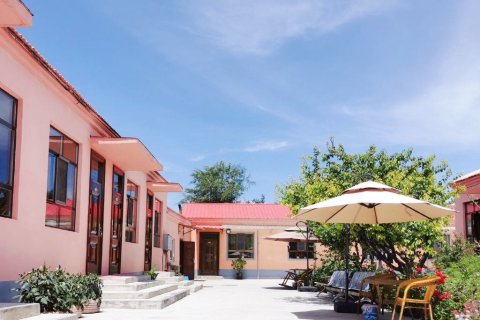 特克斯春舍民宿(八卦城之夜店)