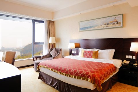 桂林漓江大瀑布饭店(象鼻山两江四湖店)