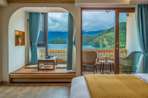 泸沽湖湖畔之梦·半山湖景美宿