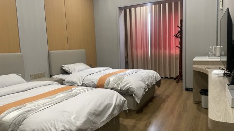 隆昌荣玉酒店
