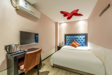 青岛大溪地精品酒店(台东步行街啤酒博物馆店)