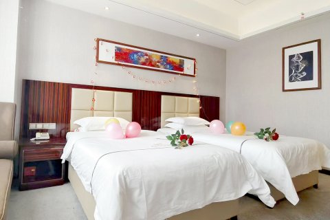 西宁宜采新丝路国际饭店(海湖新区万达广场店)