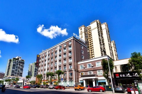 金叶·景盛酒店(乐山高铁站嘉兴路美食街店)