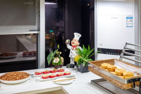 锦听酒店(成都熊猫基地昭觉寺南路地铁站店)