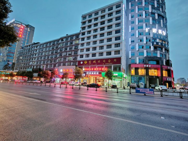 阿富尔连锁智慧酒店(万国美宿店)