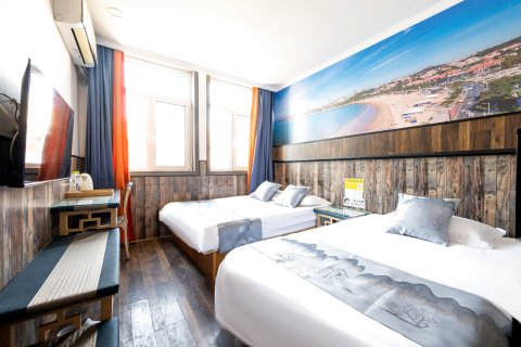 人源客栈(青岛火车站栈桥店)