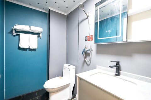 人源客栈(青岛火车站栈桥店)