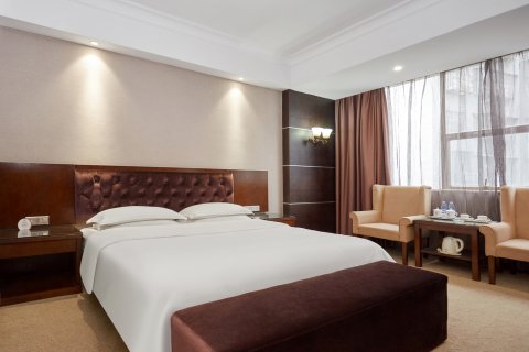 艾尚他她酒店(麻阳火车站店)