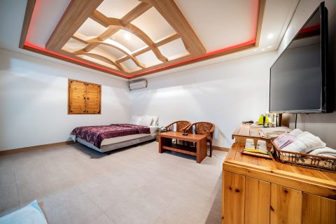 安城山丘之家(Anseong Hill House)