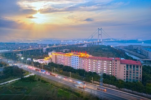 靖江滨江花园酒店