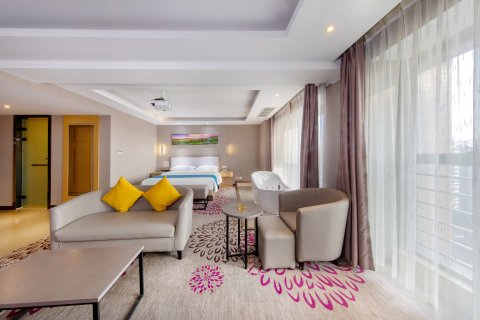 锦听酒店(成都熊猫基地昭觉寺南路地铁站店)