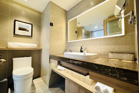 大连火车站亚朵酒店