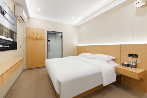 枫宸酒店(南宁东葛路地铁站建政路夜市店)