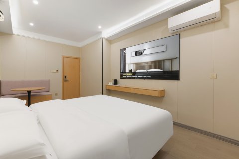 枫宸酒店(南宁东葛路地铁站建政路夜市店)