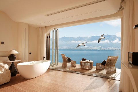 三色云河(大理双廊洱海·雪店)