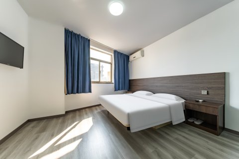 百时酒店(盐城第三人民医院北院北金鹰店)