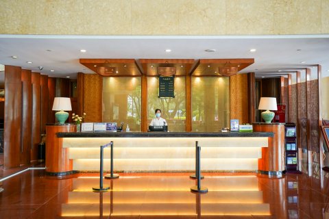 弥勒湖泉红烟宾馆