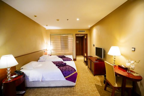 弥勒湖泉红烟宾馆