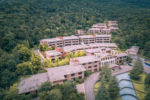 安宁金方森林温泉半山酒店