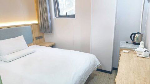 乐途青年酒店(北京丰台火车站地铁站店)