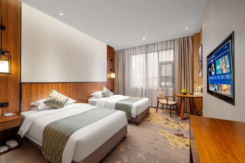 华顺智能酒店(化州市府广场店)