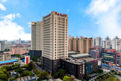 唯庭世纪酒店(上海北外滩隆昌路地铁站店)