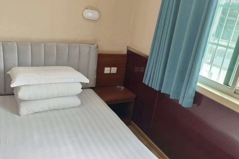 杭州鼓楼假日酒店(江城路地铁站店)