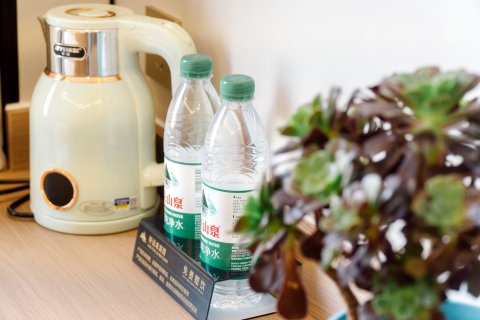 岚居·好运来轻奢酒店(青岛台东步行街店)