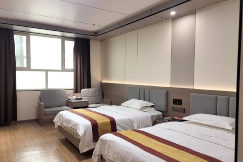 华隆商务宾馆(阿拉尔威尼斯商业街店)