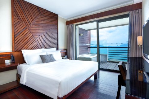 三亚湾海居铂尔曼度假酒店