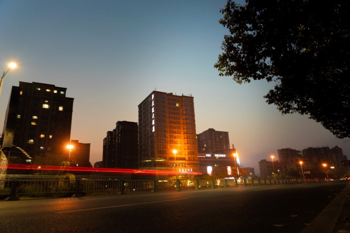 兰庭大酒店(邛崃高铁站店)