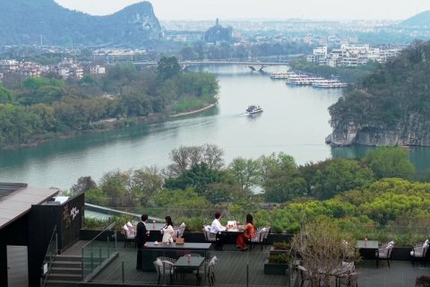 桂林漓江大瀑布饭店(象鼻山两江四湖店)