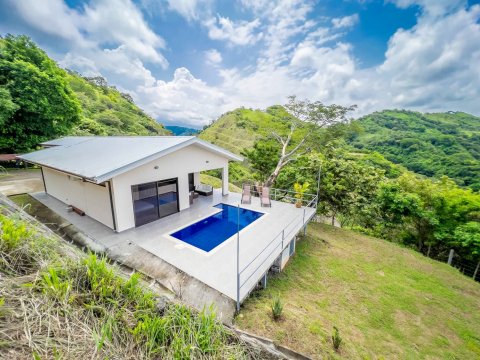 旅行结束-封闭社区令人惊叹的视野(Journeys End-Stunning Views in Gated Community)
