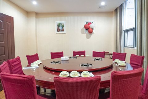 鹤峰龙硒大酒店