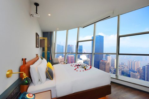 重庆解放碑洪崖洞厚居高空江景酒店