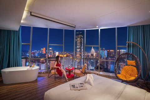 重庆解放碑洪崖洞厚居高空江景酒店