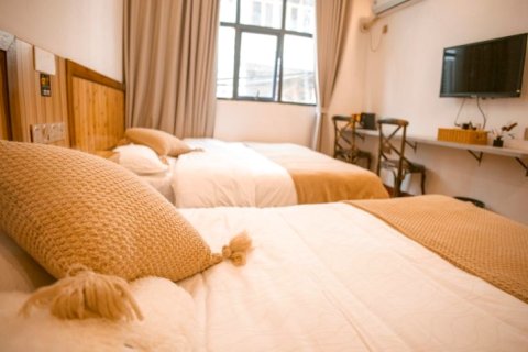 迷家主题客栈(张家界天门山索道站店)