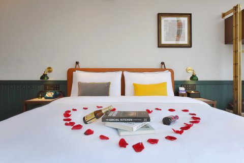 重庆解放碑洪崖洞厚居高空江景酒店