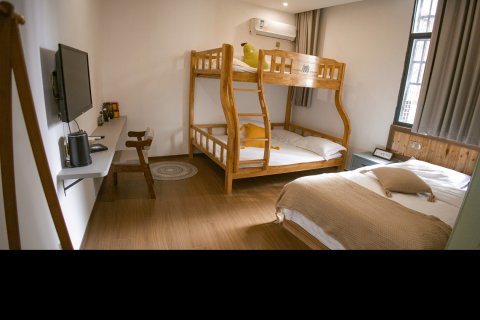 迷家主题客栈(张家界天门山索道站店)