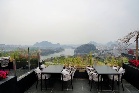 桂林漓江大瀑布饭店(象鼻山两江四湖店)