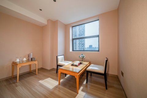 永恒朗悦酒店(南宁动物园广西大学地铁站店)