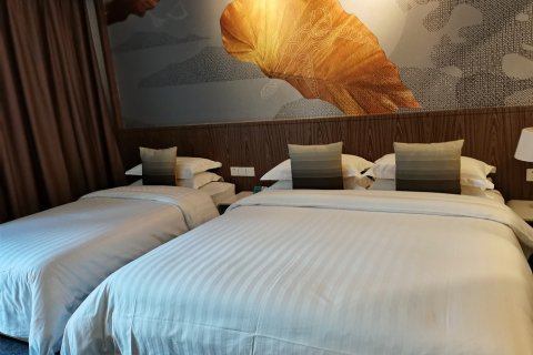 西安亚丁湾羽安酒店(丈八一路地铁站)