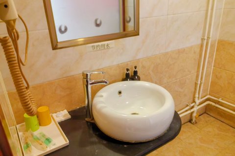 锐驰智能酒店(莘县信誉成和商厦店)